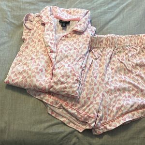 Tahari EUC size Small - pink hearts PJ set